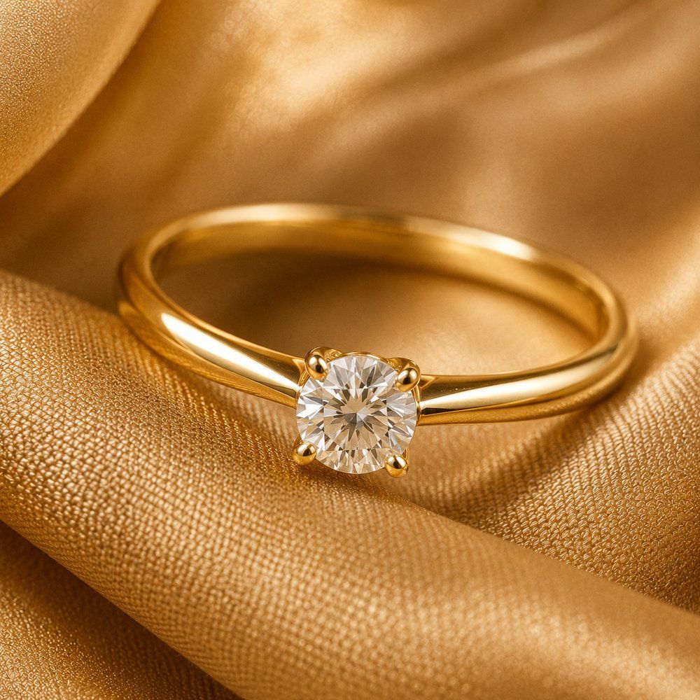 Solitaire diamond ring in a gold setting