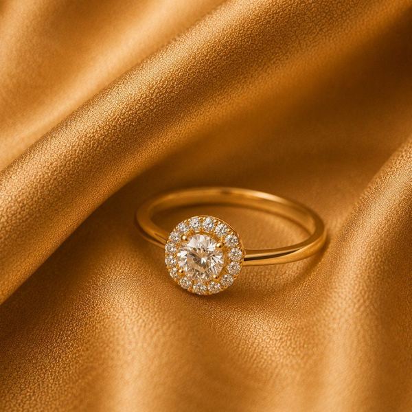 Halo-setting diamond gold ring